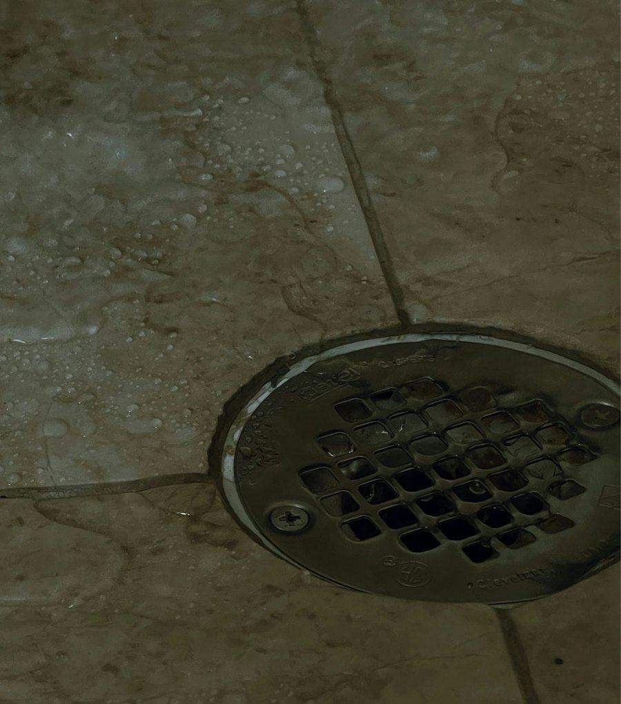 Rejilla de piso de un baño, destape de WC y rejillas en Conchalí